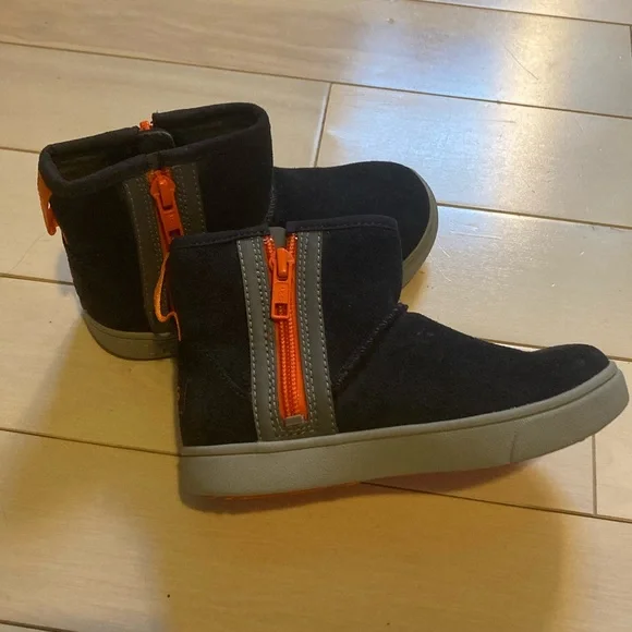 UGG Kids Black and Orange Boots - Picture 3 of 14